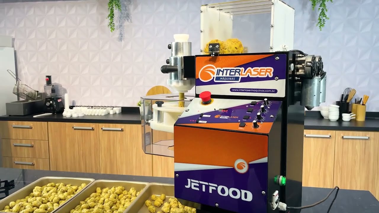 A capacidade de produção de uma máquina de salgados industriais pode variar bastante dependendo do modelo e da configuração, mas muitas máquinas conseguem produzir entre 2.000 e 5.000 unidades de salgados por hora. Modelos mais avançados e de maior porte podem até mesmo superar essa marca, atingindo produções de 8.000 ou mais salgados por hora, o que as torna ideais para grandes fábricas e distribuidores.
