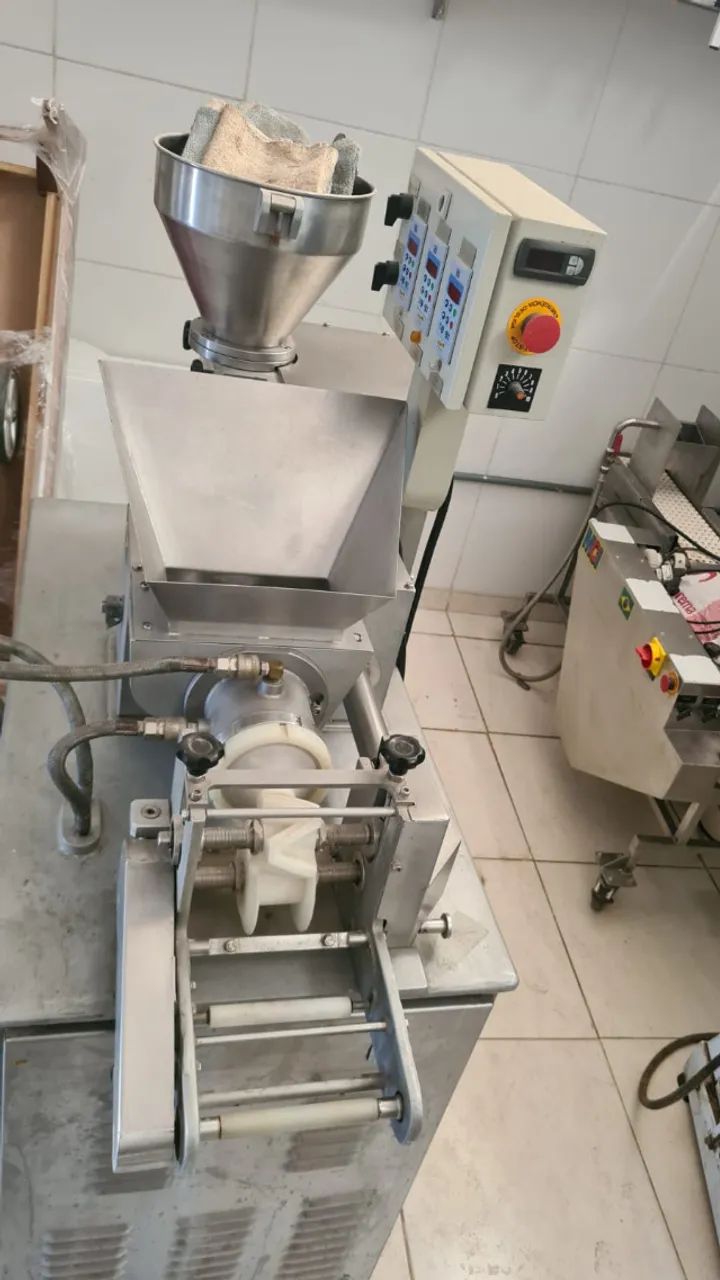 Outro diferencial está no conhecimento técnico específico. Cada marca de máquina — seja Fromaza, Interlaser Máquinas, ConsultomaQ, RimaQ, Compacta Print ou Maqtiva — possui particularidades que exigem profissionais preparados para realizar a manutenção de forma precisa. A AlimaQ domina esses padrões, oferecendo soluções rápidas e seguras que respeitam as recomendações dos fabricantes.