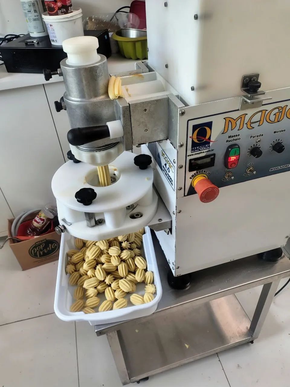 manutencao-preventiva-maqtiva-2 Embora a Maqtiva Máquinas ofereça assistência técnica própria, muitos empresários preferem contar com a Alimaq, empresa especializada em manutenção de máquinas de salgados das principais marcas do mercado — incluindo Fromaza, Interlaser Máquinas, ConsultomaQ, RimaQ, Compacta Print e Maqtiva.