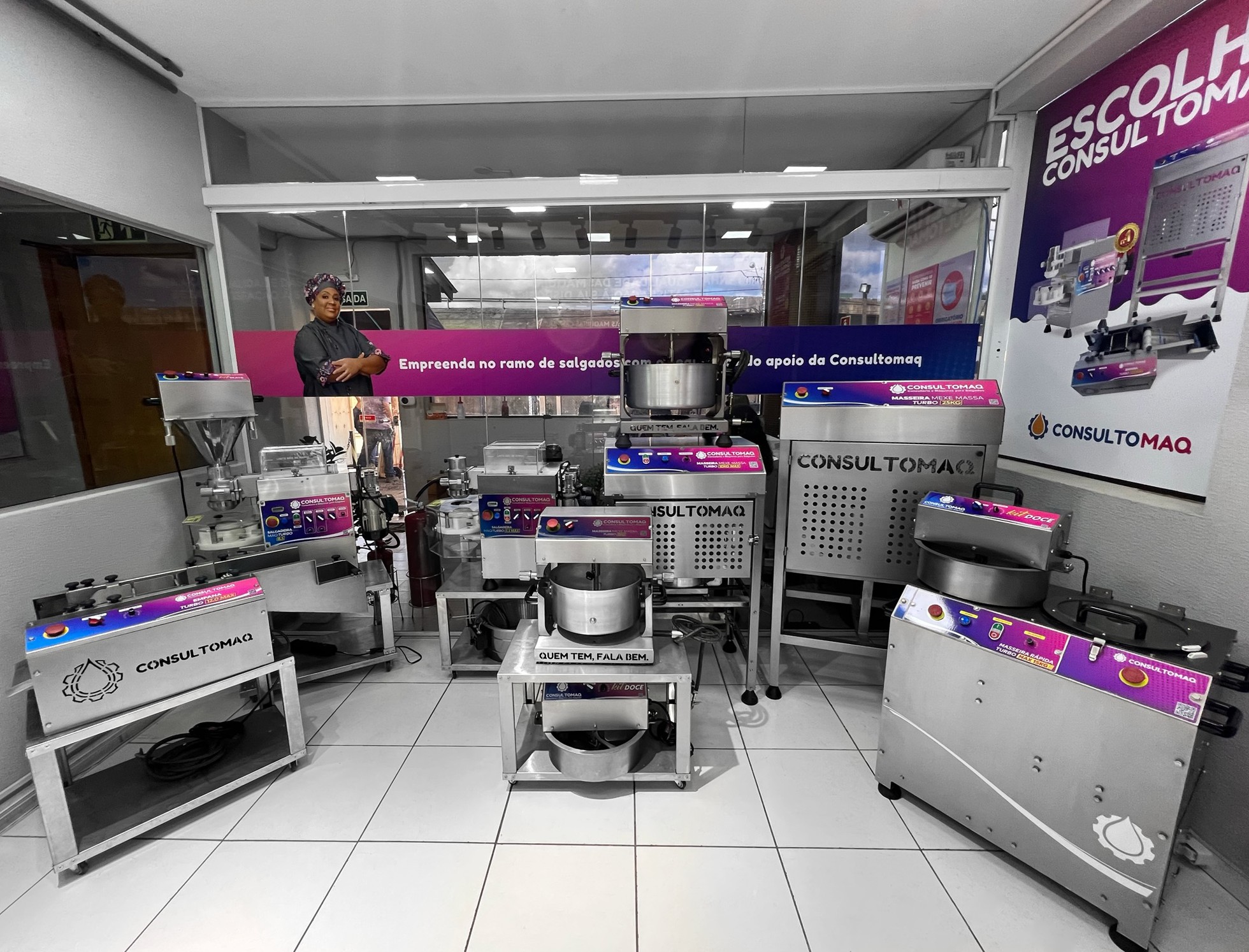 É aqui que a Alimaq Assistência Técnica em máquinas de Salgados e masseiras entra como sua aliada estratégica. Comprar uma máquina seminova, mesmo de marcas renomadas como Fromaza, Interlaser Máquinas, ConsultoMAQ, RimaQ, Compacta Print e Maqtiva, sem a devida revisão, é um risco que pode parar sua produção.