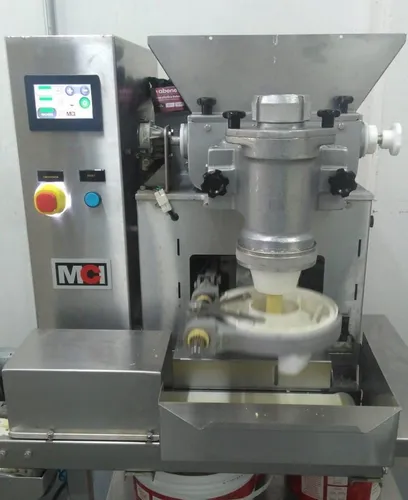 MCI-maquinas-3 Comprar uma MCI máquina de salgado é boa para iniciar. Mas o verdadeiro sucesso e a lucratividade do seu negócio de salgados (seja ele um Food truck ou um fornecimento corporativo) dependem de uma única coisa: a máquina não pode parar.